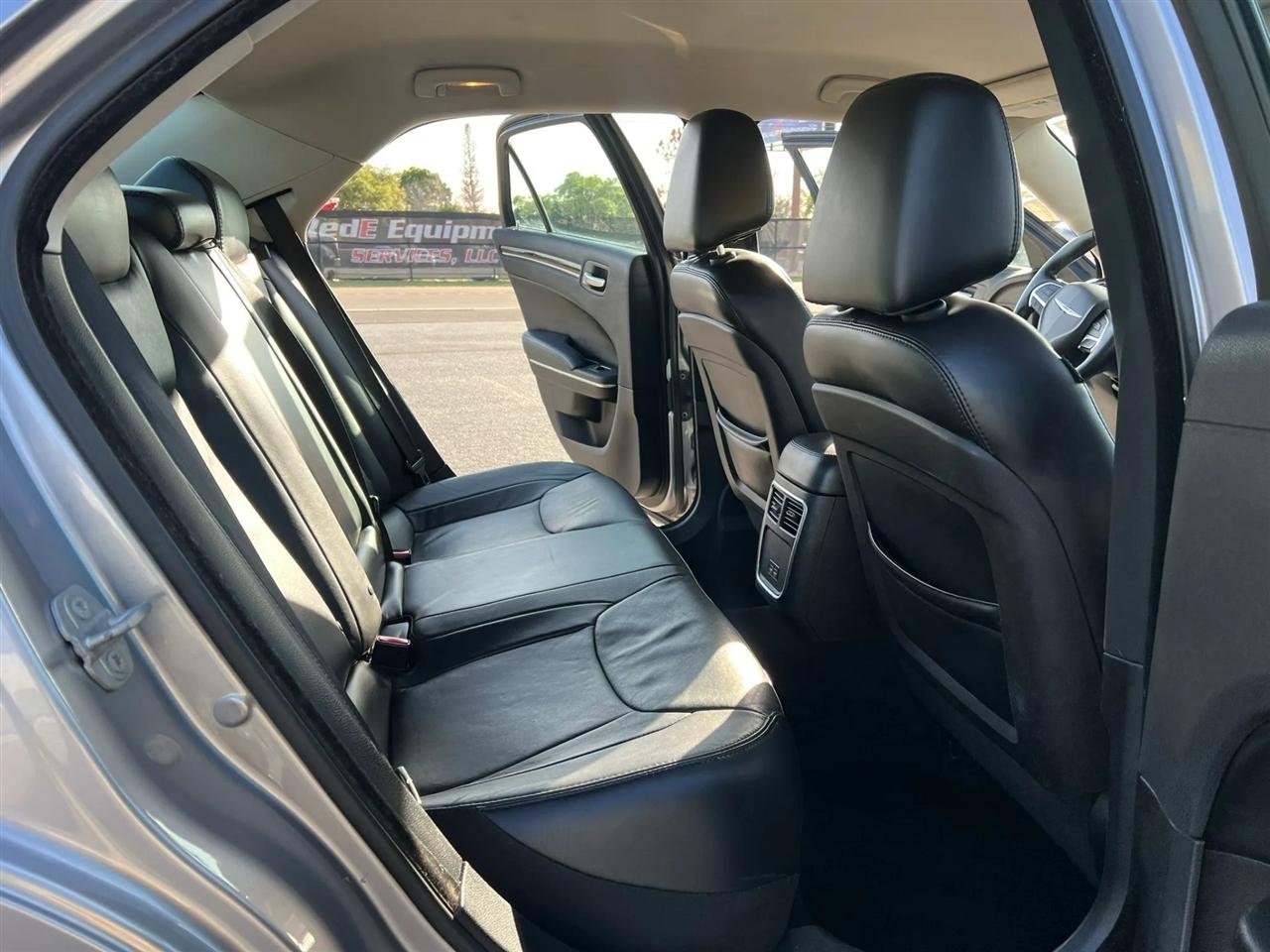 Chrysler 300 Limited RWD 2015