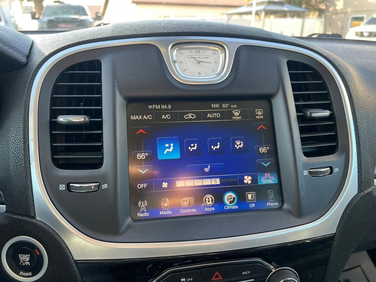 Chrysler 300 Limited RWD 2015