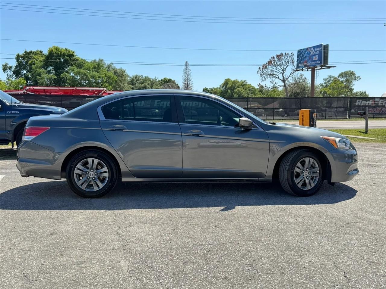 Honda Accord LX-P Sedan AT 2011