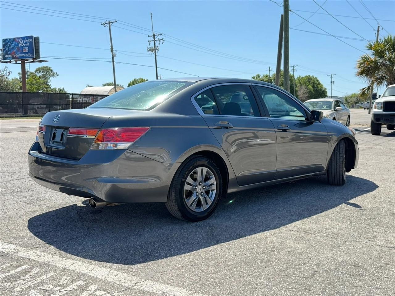 Honda Accord LX-P Sedan AT 2011