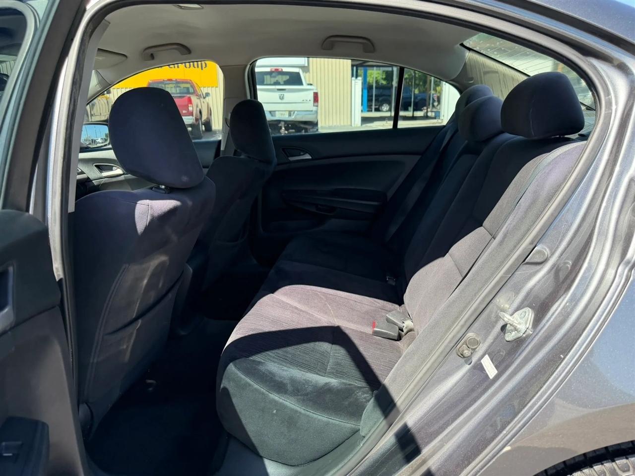 Honda Accord LX-P Sedan AT 2011