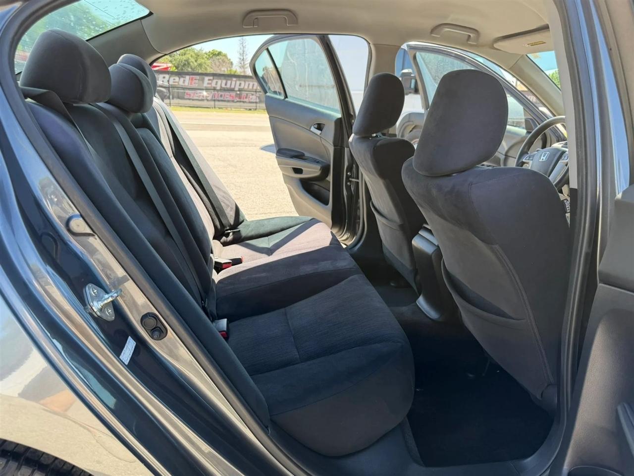 Honda Accord LX-P Sedan AT 2011