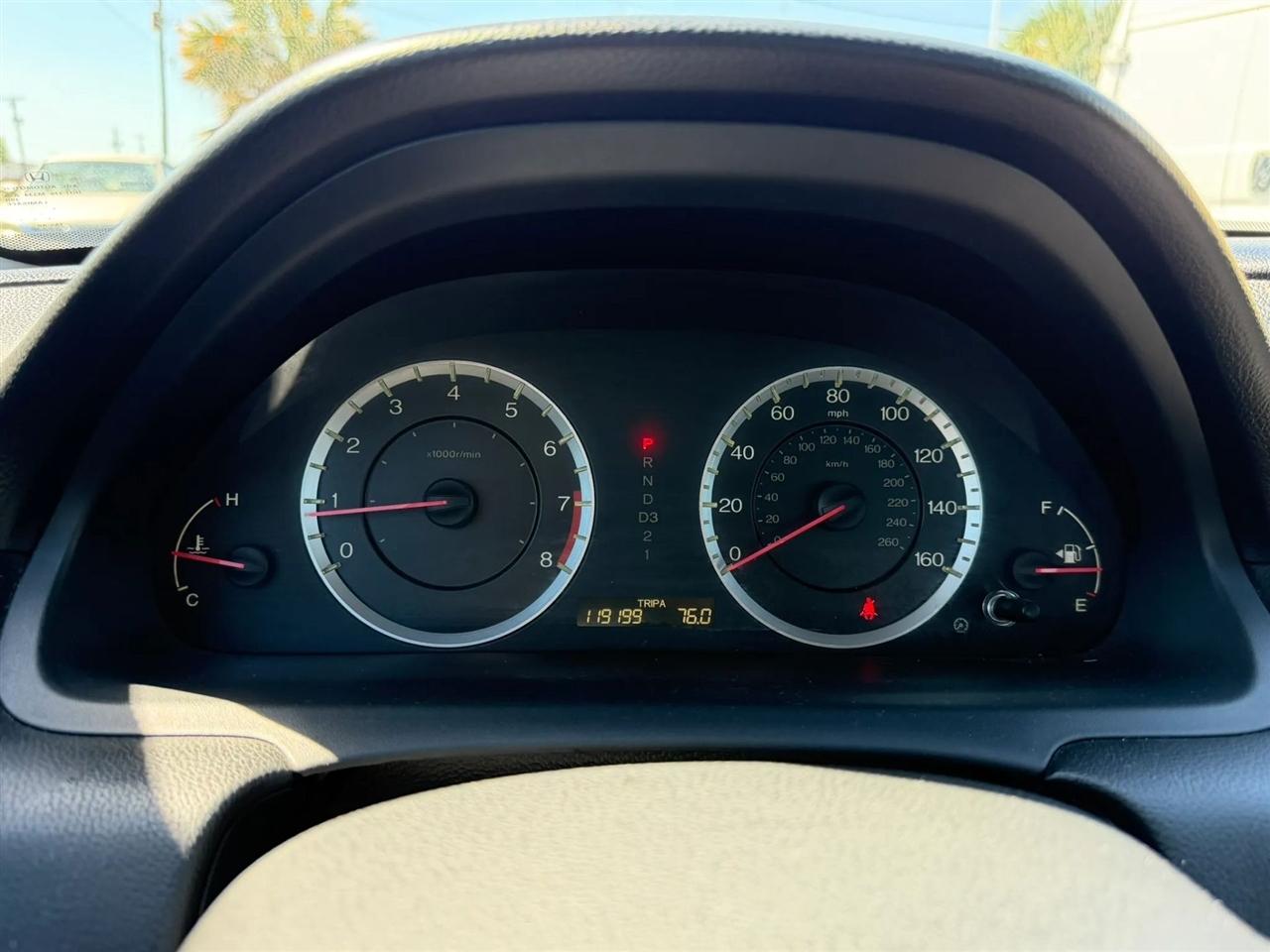 Honda Accord LX-P Sedan AT 2011