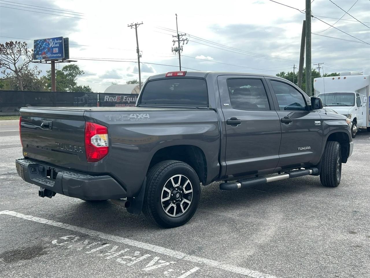 Toyota Tundra SR5 5.7L V8 CrewMax 4WD 2018