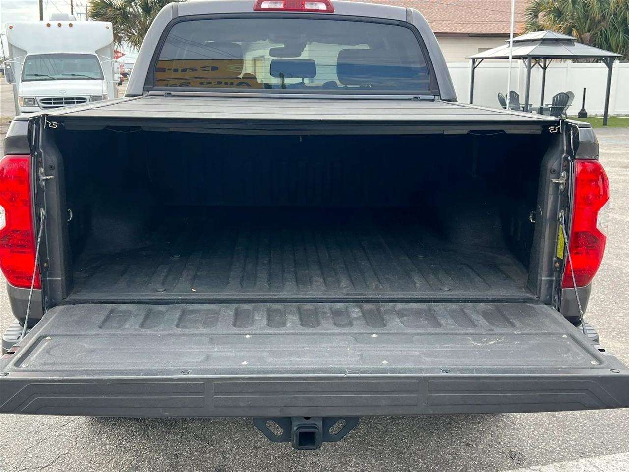 Toyota Tundra SR5 5.7L V8 CrewMax 4WD 2018