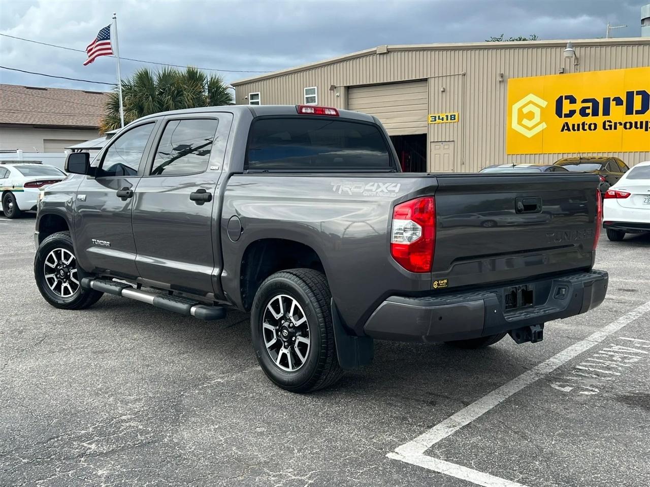 Toyota Tundra SR5 5.7L V8 CrewMax 4WD 2018