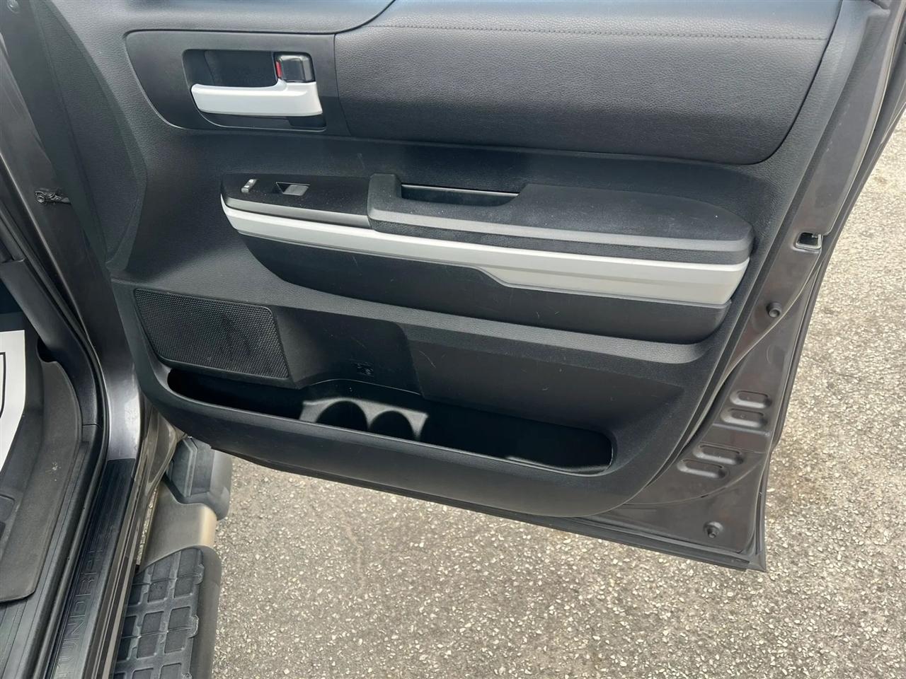 Toyota Tundra SR5 5.7L V8 CrewMax 4WD 2018