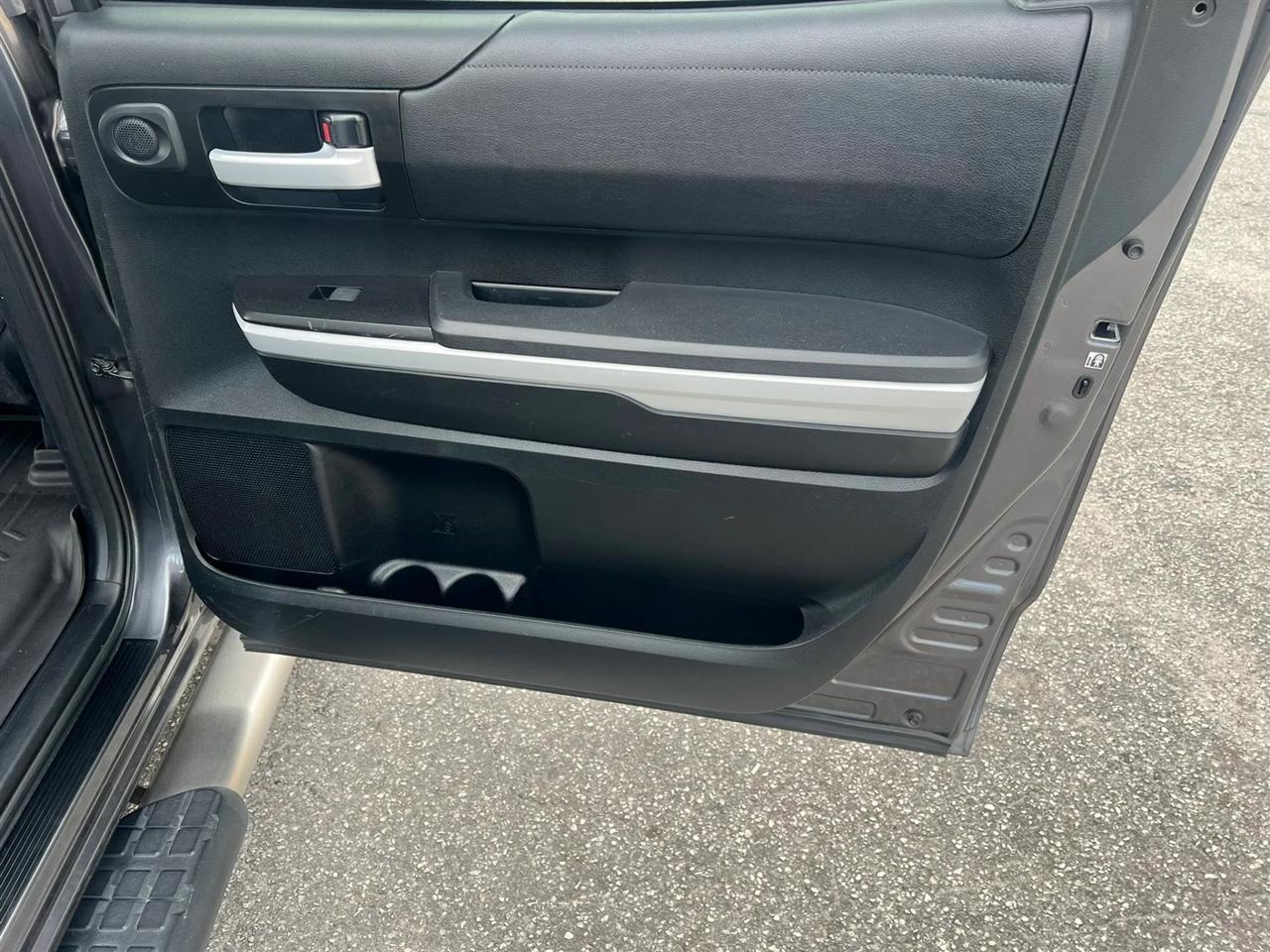 Toyota Tundra SR5 5.7L V8 CrewMax 4WD 2018