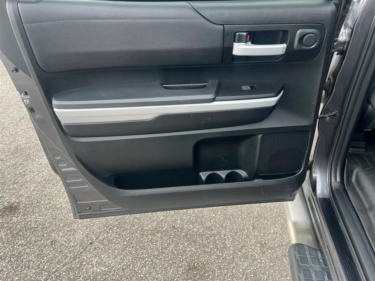 Toyota Tundra SR5 5.7L V8 CrewMax 4WD 2018