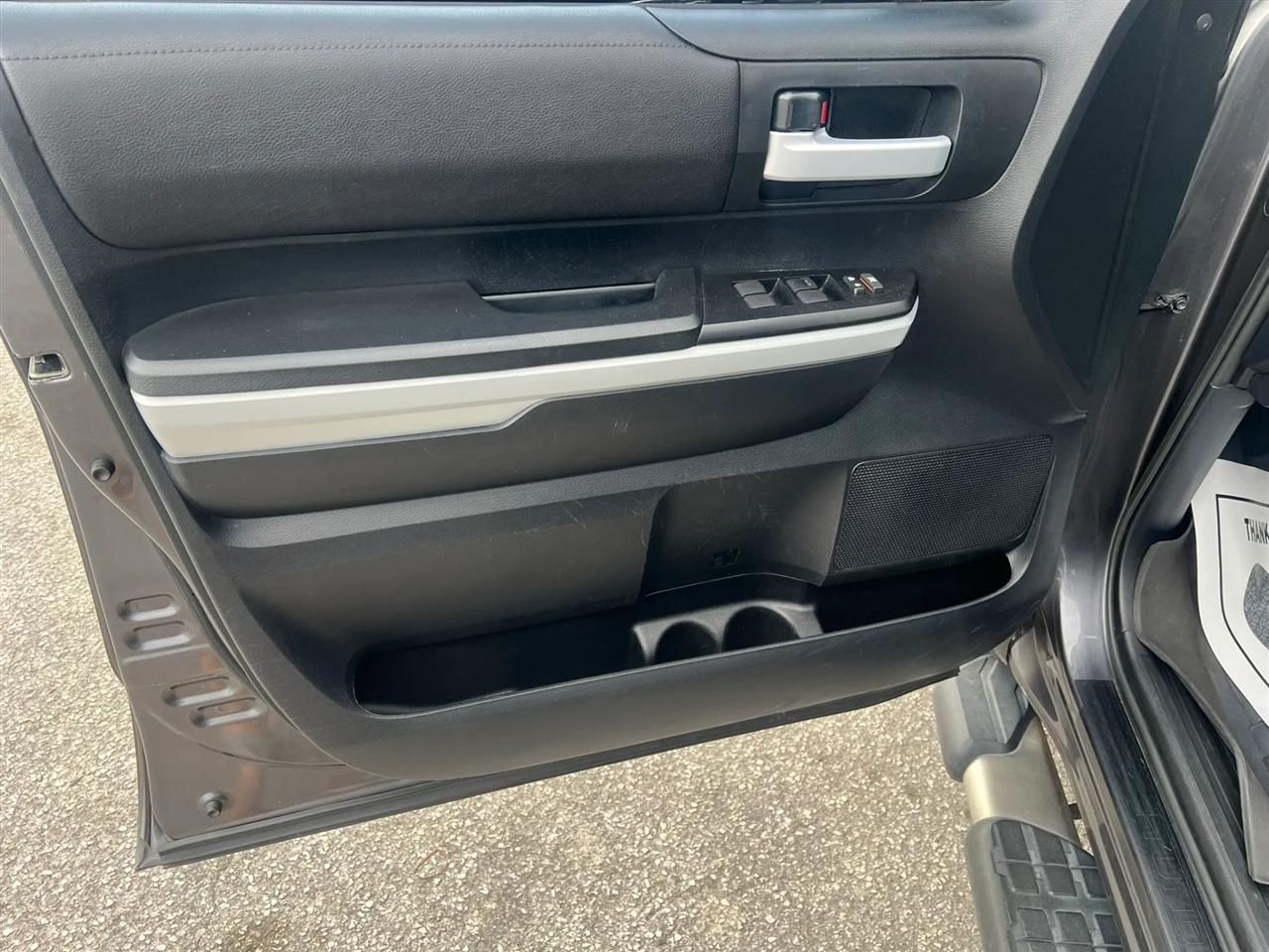 Toyota Tundra SR5 5.7L V8 CrewMax 4WD 2018