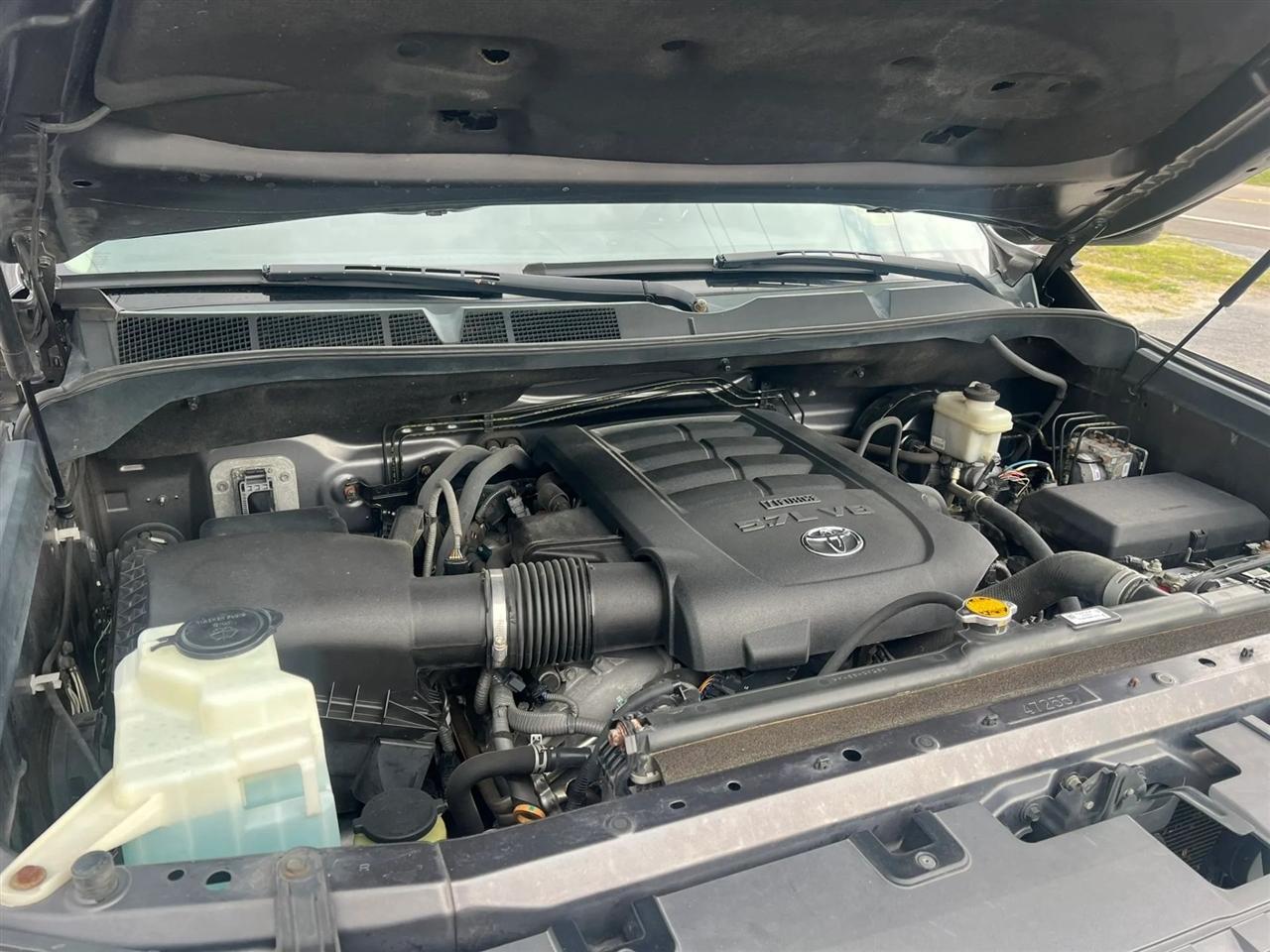 Toyota Tundra SR5 5.7L V8 CrewMax 4WD 2018