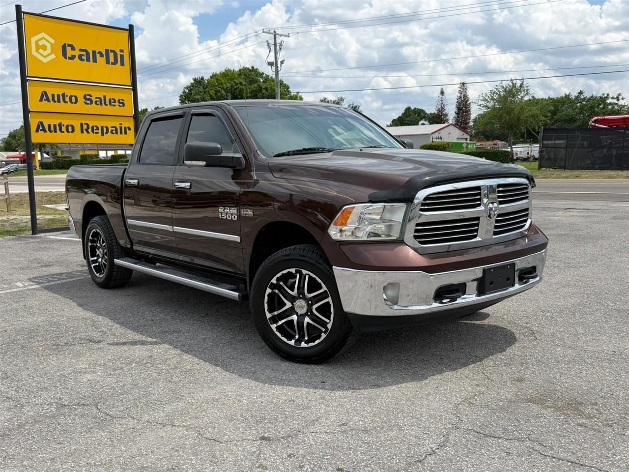 2015 RAM 1500 SLT Crew Cab SWB 4WD