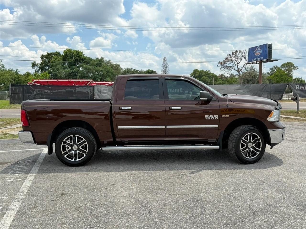 RAM 1500 SLT Crew Cab SWB 4WD 2015