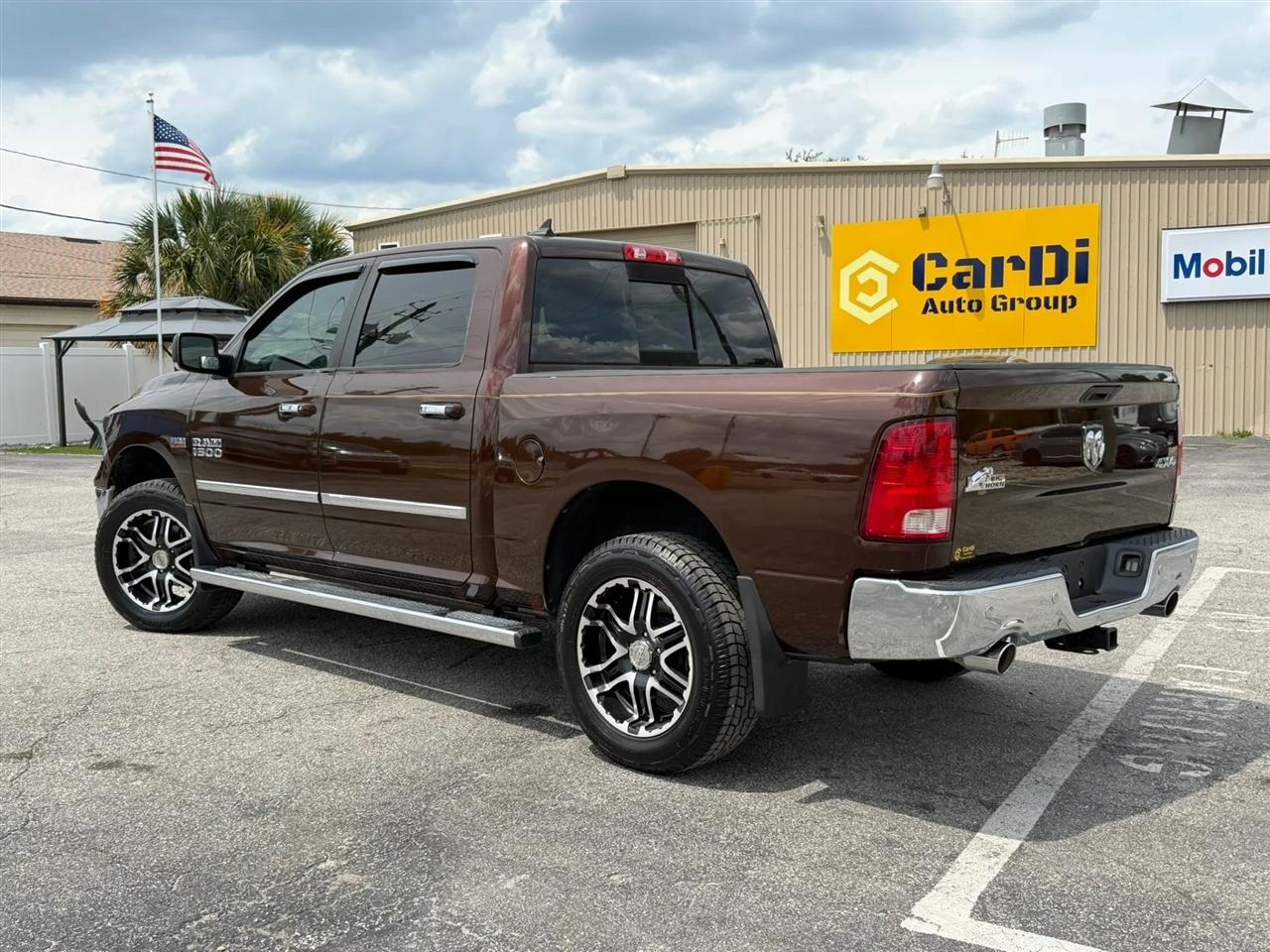 RAM 1500 SLT Crew Cab SWB 4WD 2015