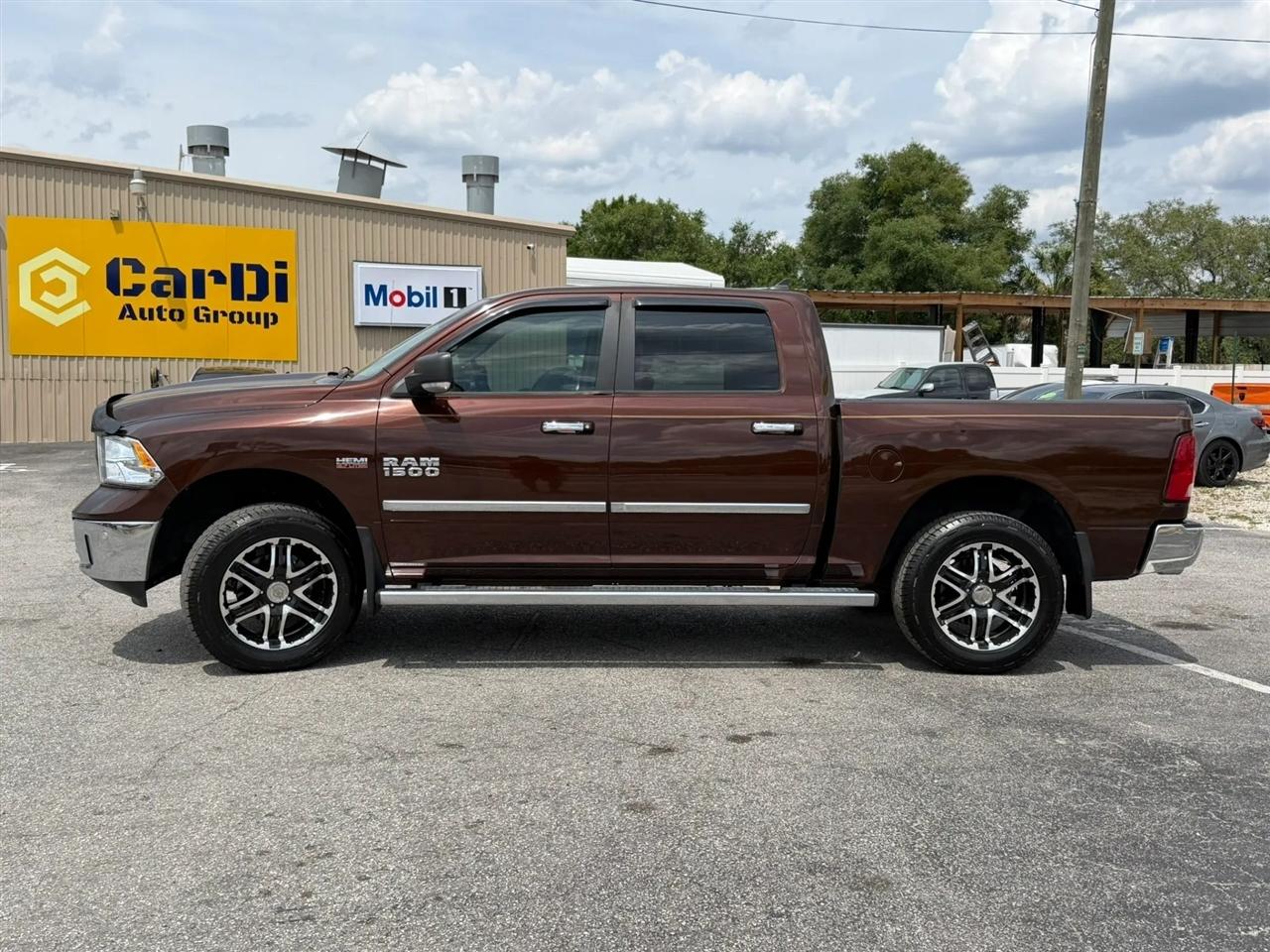 RAM 1500 SLT Crew Cab SWB 4WD 2015
