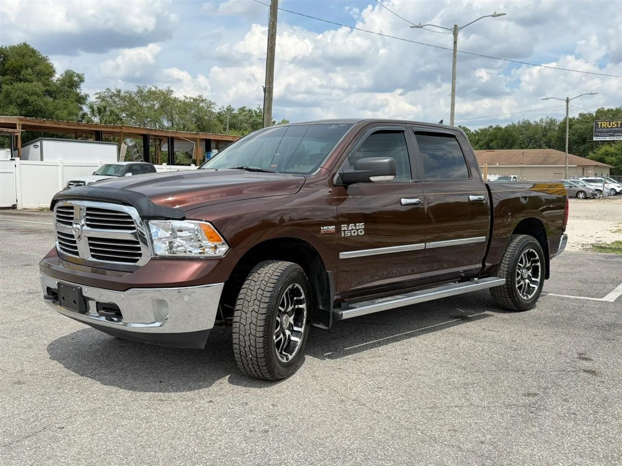 RAM 1500 SLT Crew Cab SWB 4WD 2015