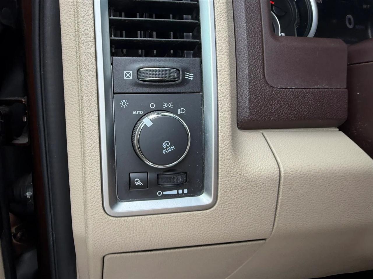 RAM 1500 SLT Crew Cab SWB 4WD 2015