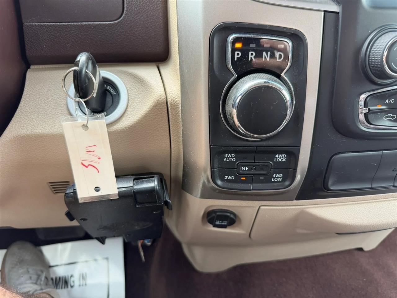RAM 1500 SLT Crew Cab SWB 4WD 2015