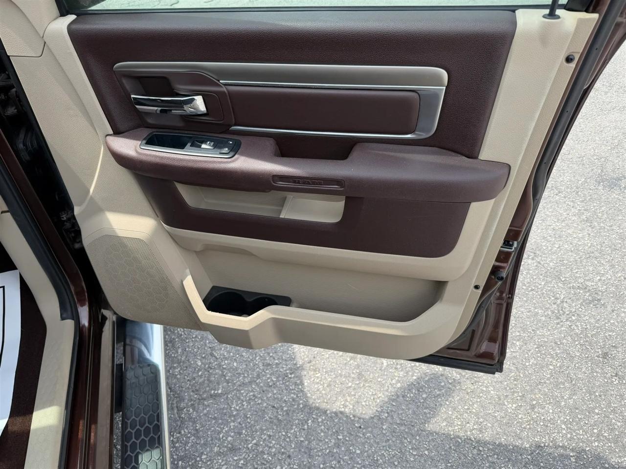 RAM 1500 SLT Crew Cab SWB 4WD 2015