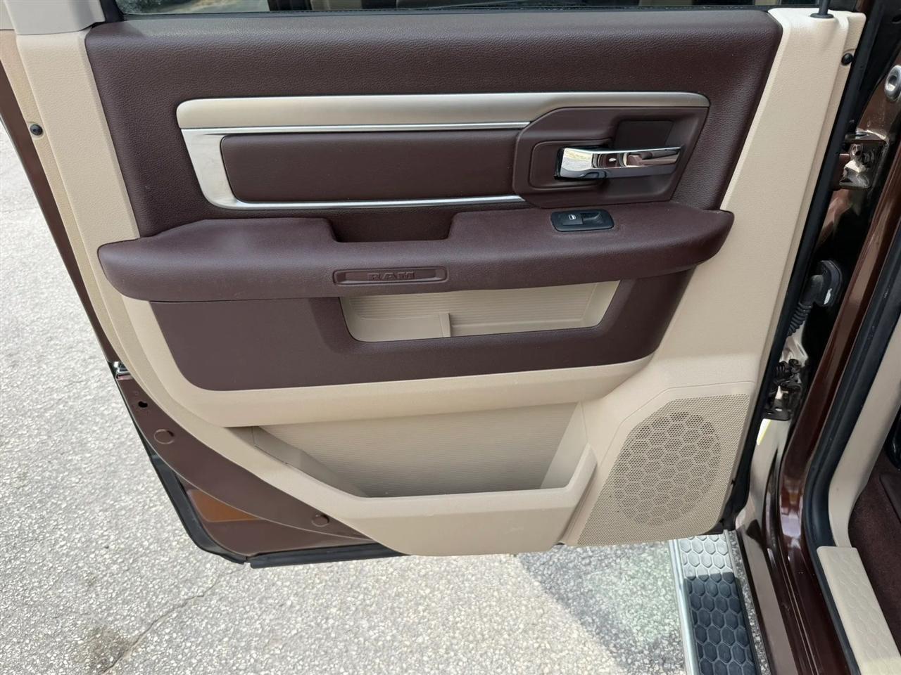 RAM 1500 SLT Crew Cab SWB 4WD 2015