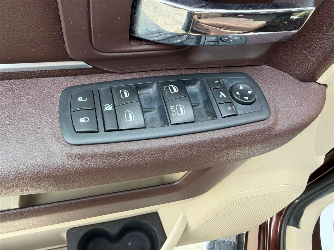 RAM 1500 SLT Crew Cab SWB 4WD 2015