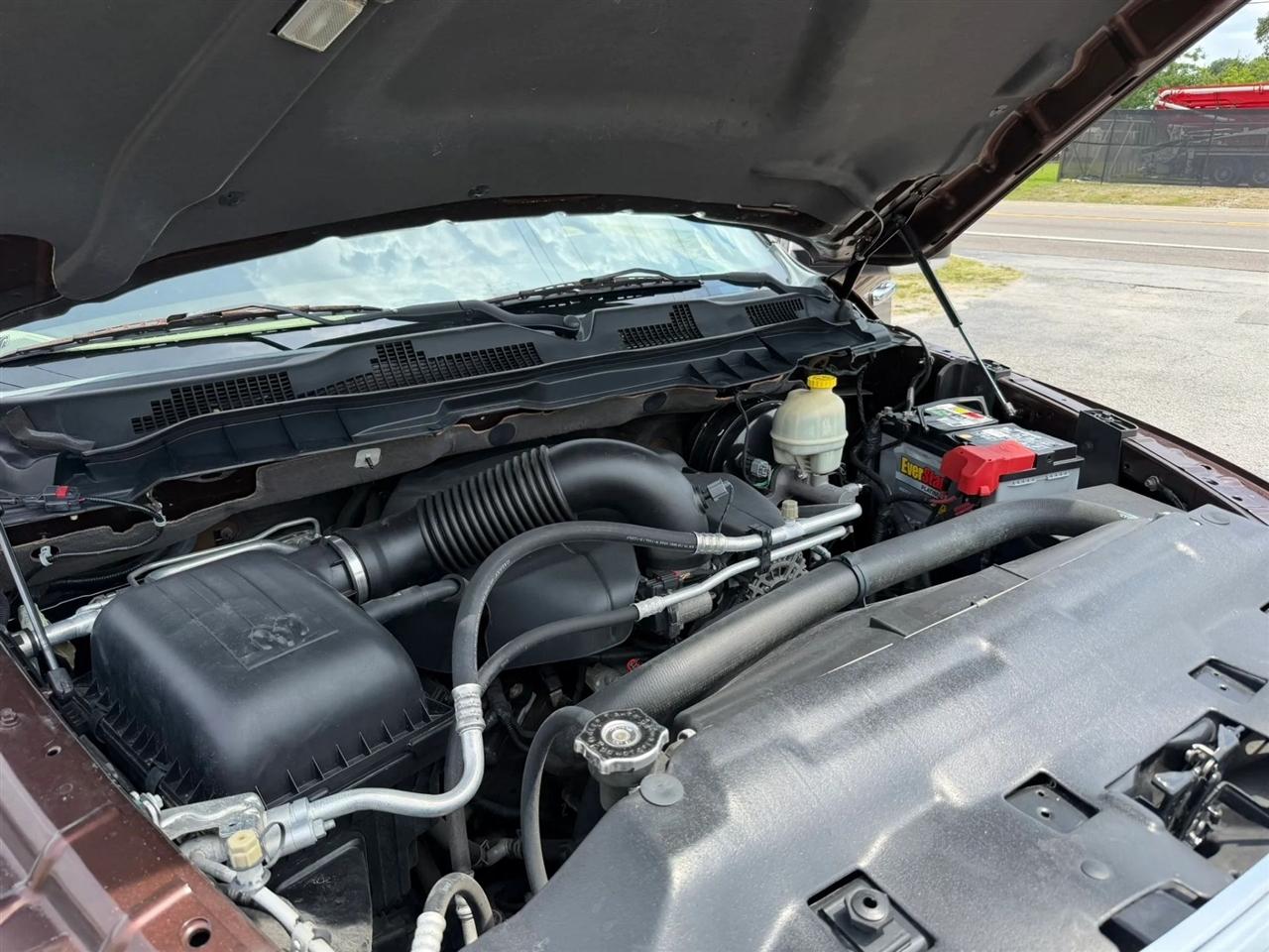 RAM 1500 SLT Crew Cab SWB 4WD 2015
