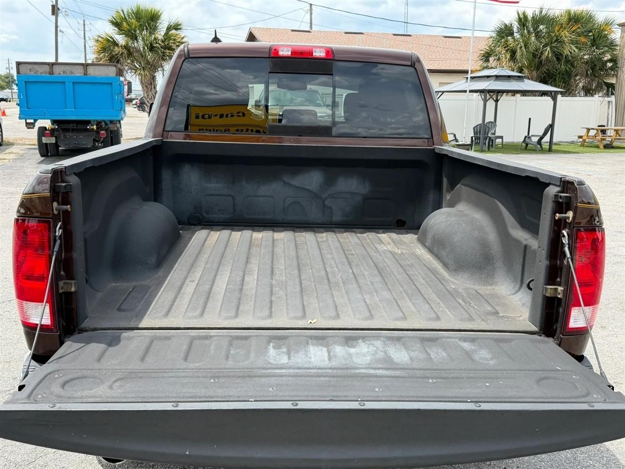 RAM 1500 SLT Crew Cab SWB 4WD 2015