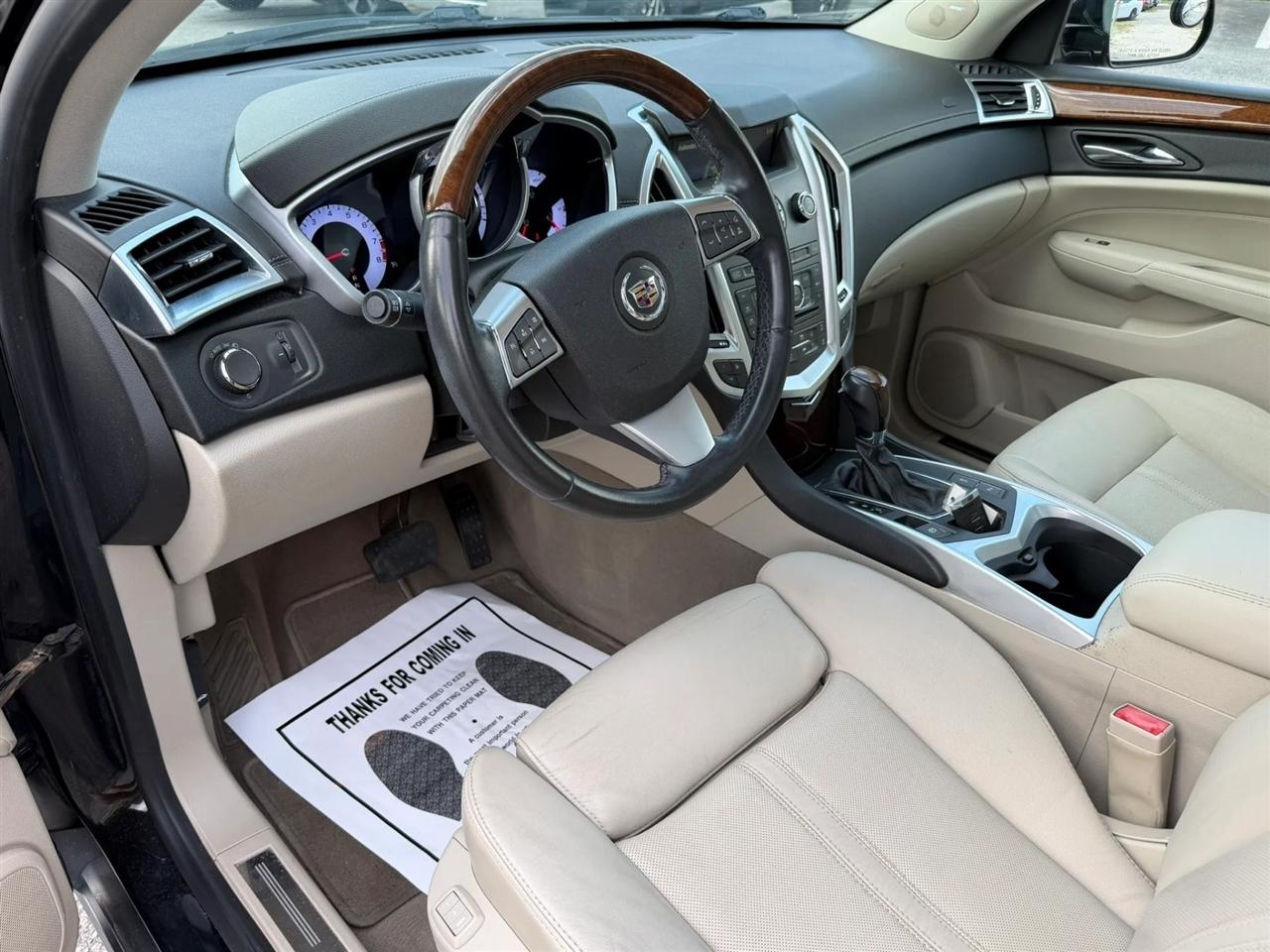 Cadillac SRX Luxury Collection 2011
