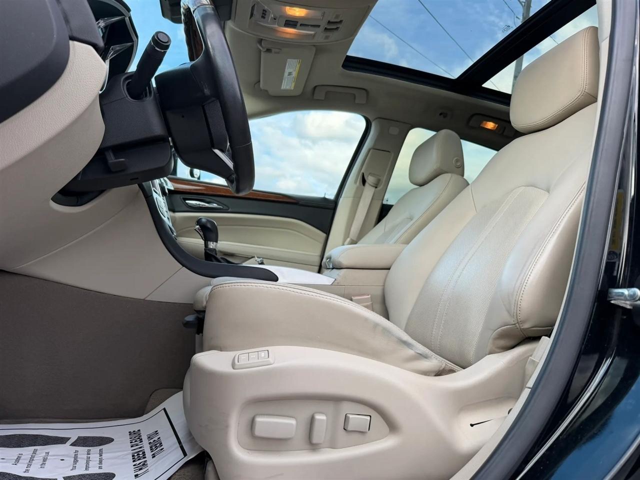 Cadillac SRX Luxury Collection 2011