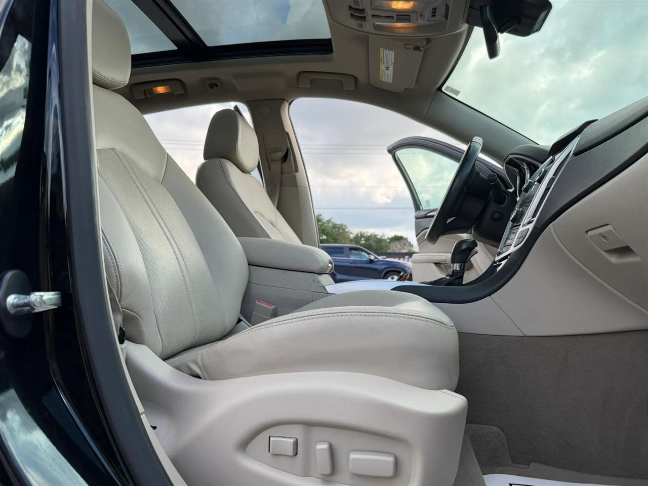Cadillac SRX Luxury Collection 2011