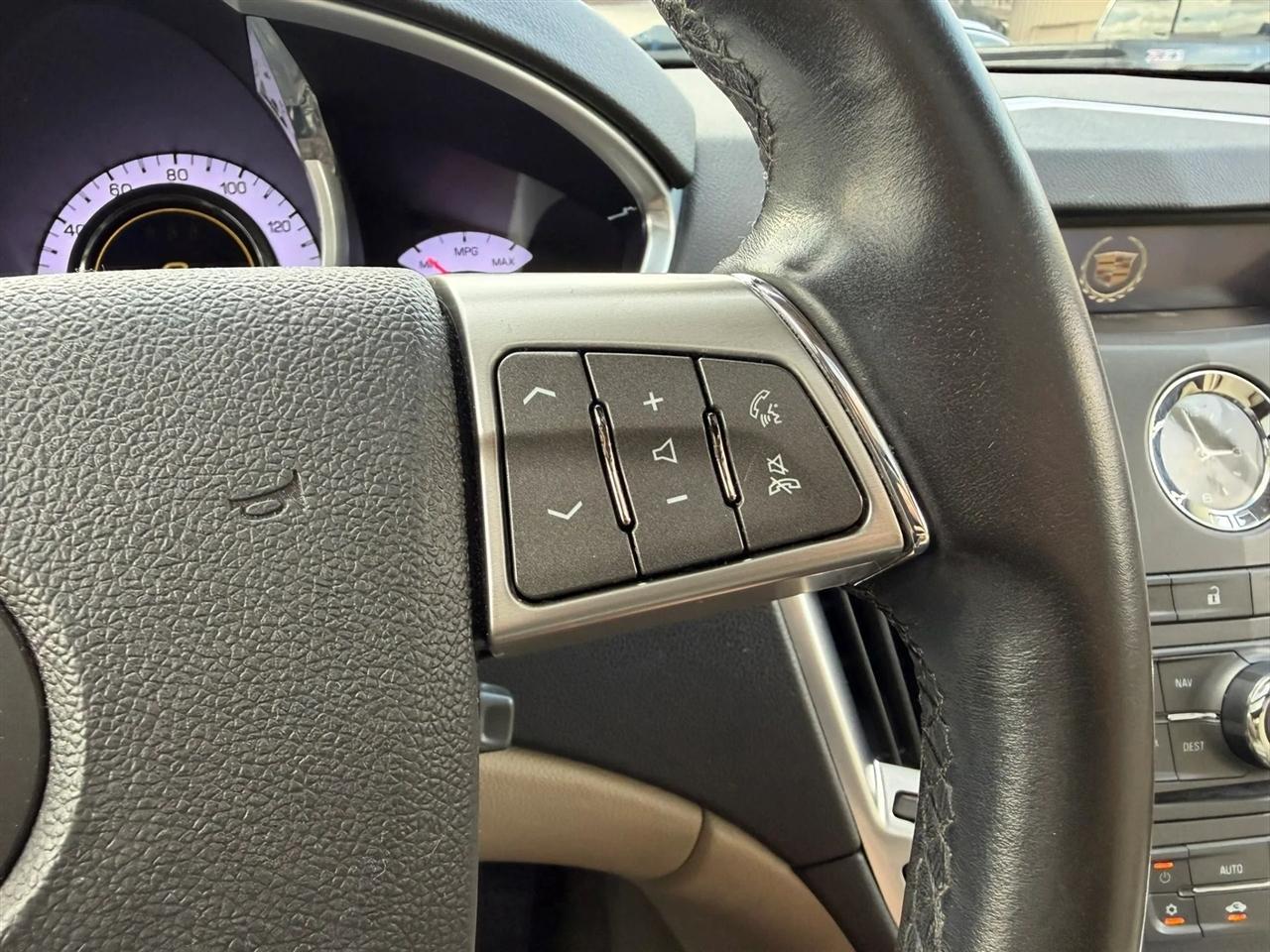 Cadillac SRX Luxury Collection 2011