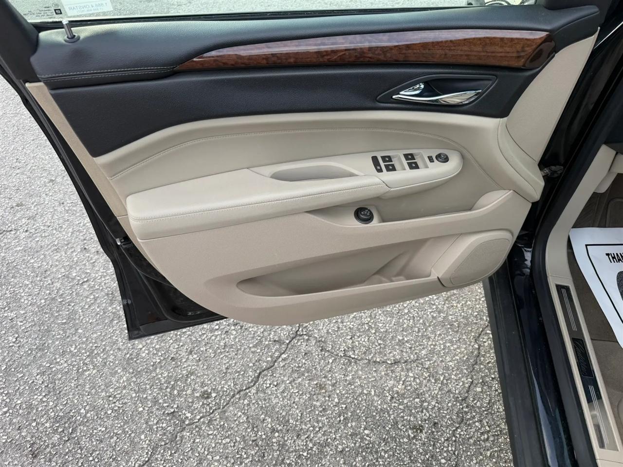 Cadillac SRX Luxury Collection 2011