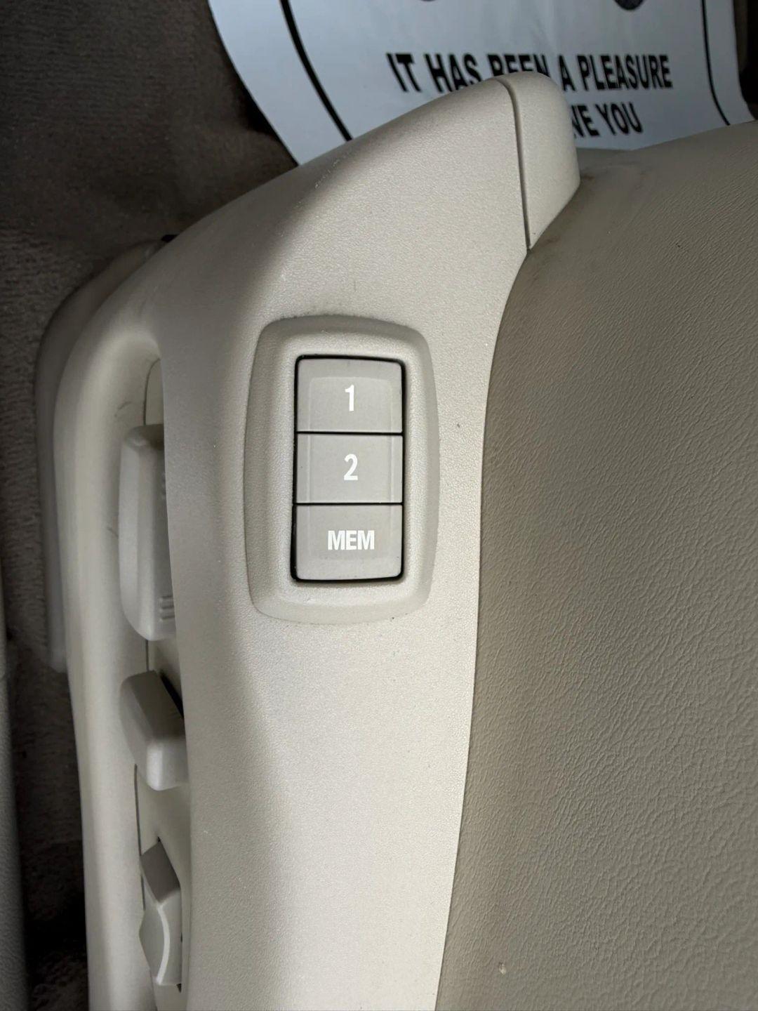 Cadillac SRX Luxury Collection 2011
