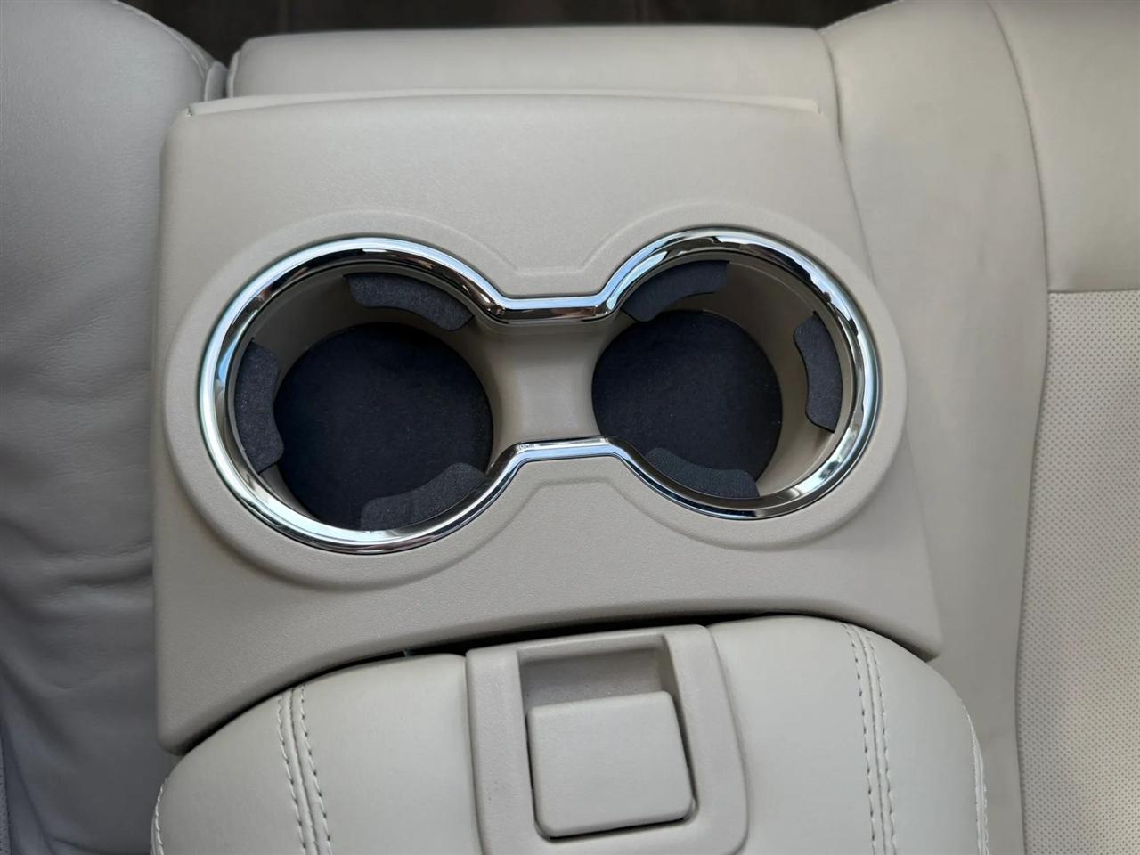 Cadillac SRX Luxury Collection 2011