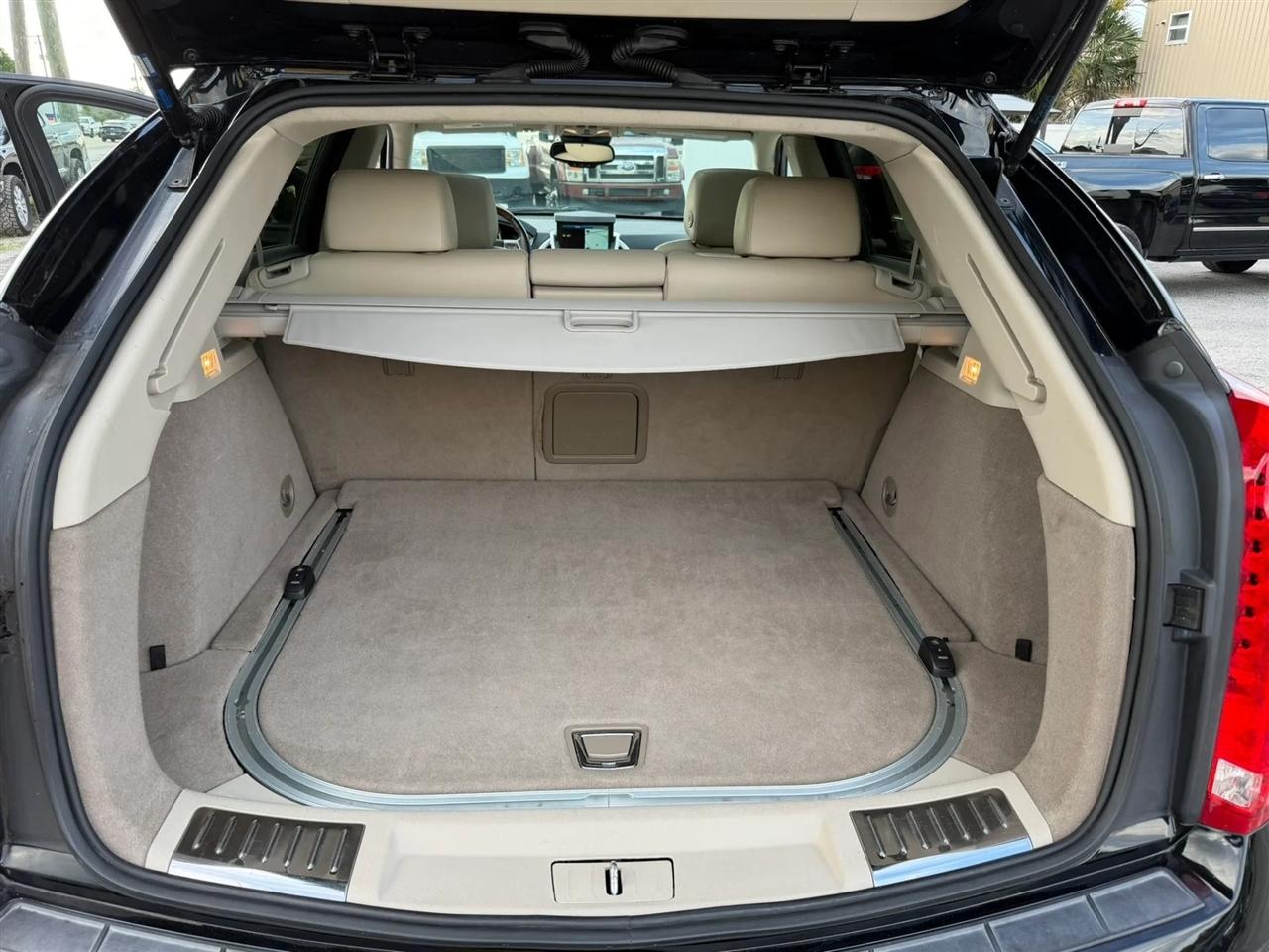 Cadillac SRX Luxury Collection 2011