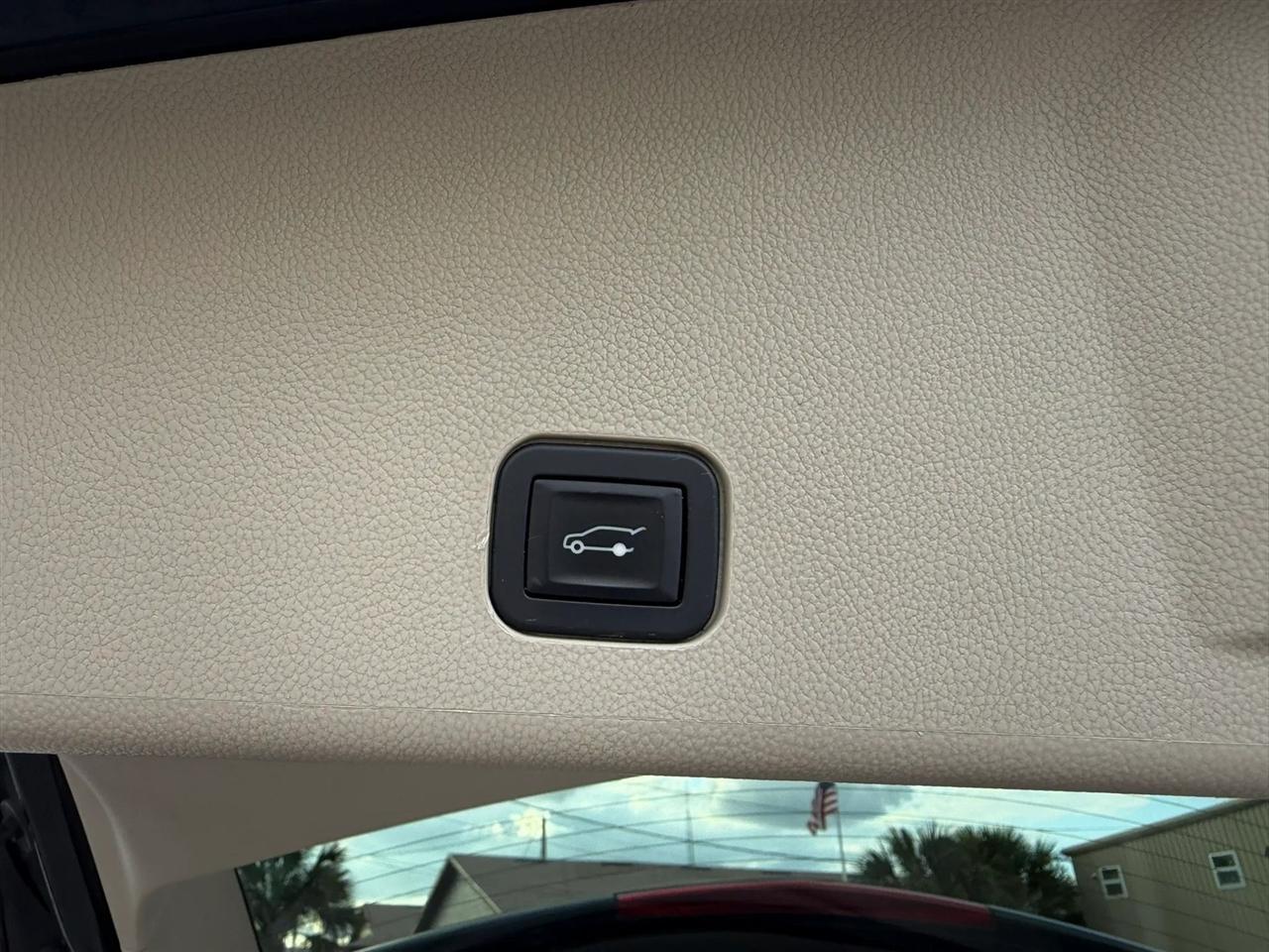Cadillac SRX Luxury Collection 2011