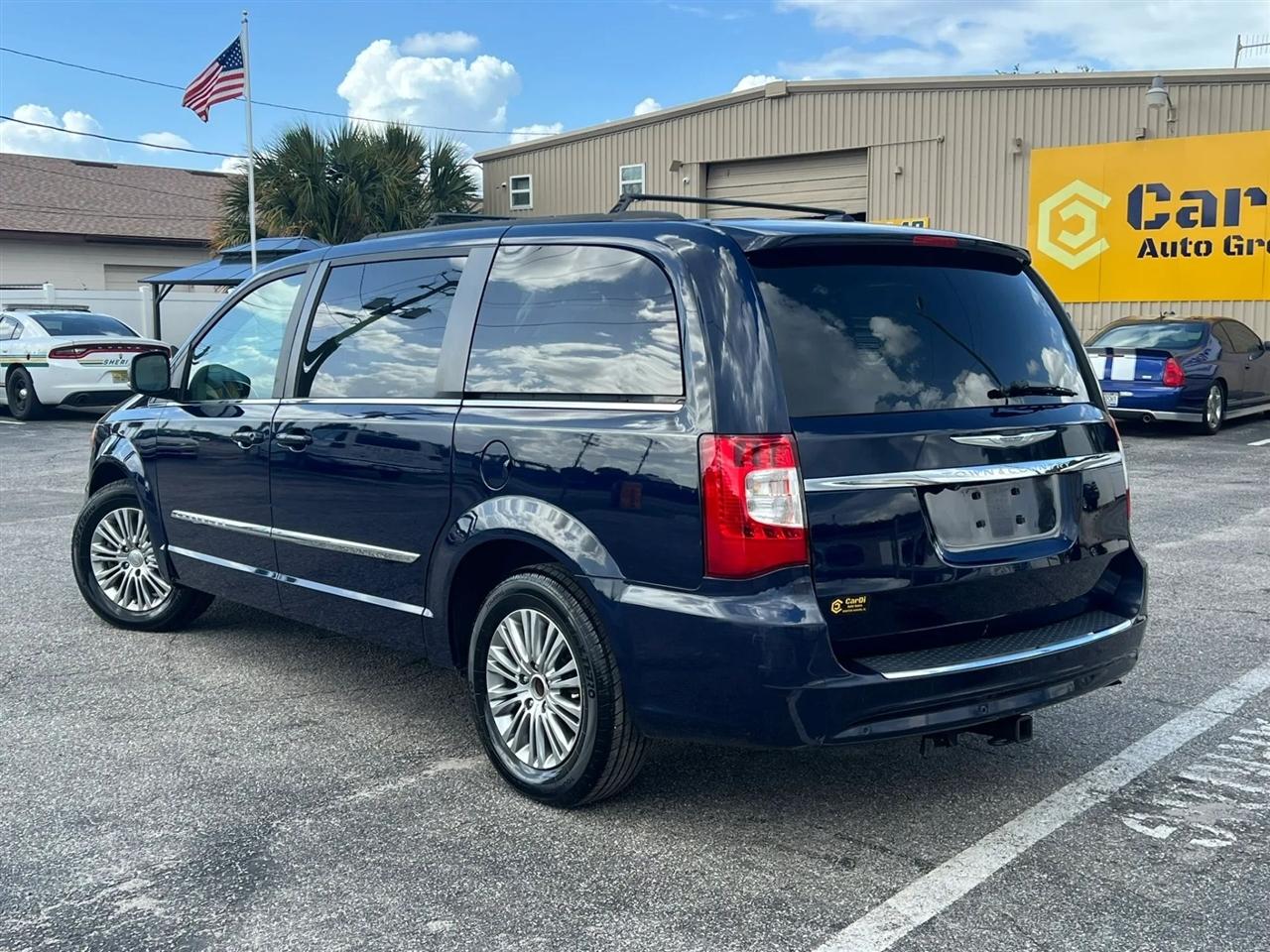 Chrysler Town & Country Touring-L 2013