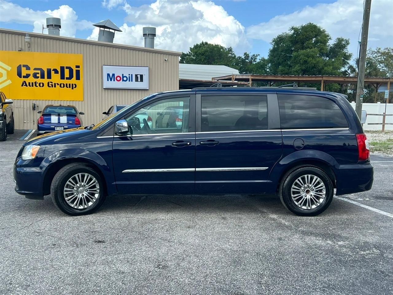 Chrysler Town & Country Touring-L 2013