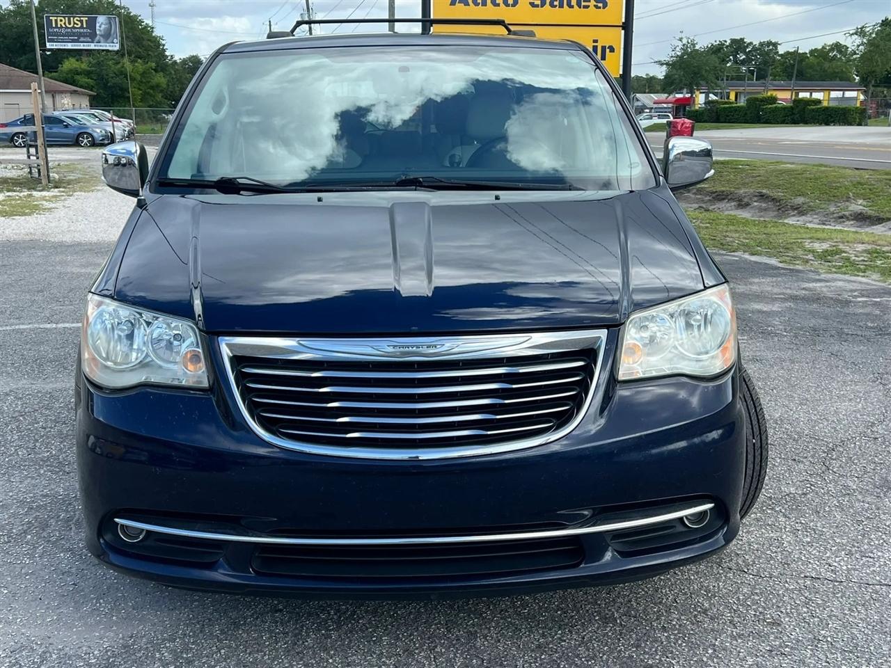 Chrysler Town & Country Touring-L 2013