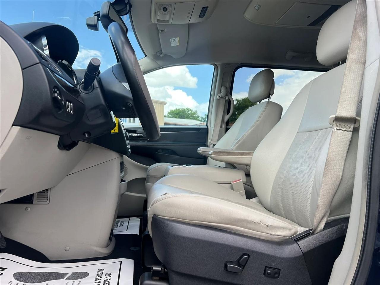 Chrysler Town & Country Touring-L 2013