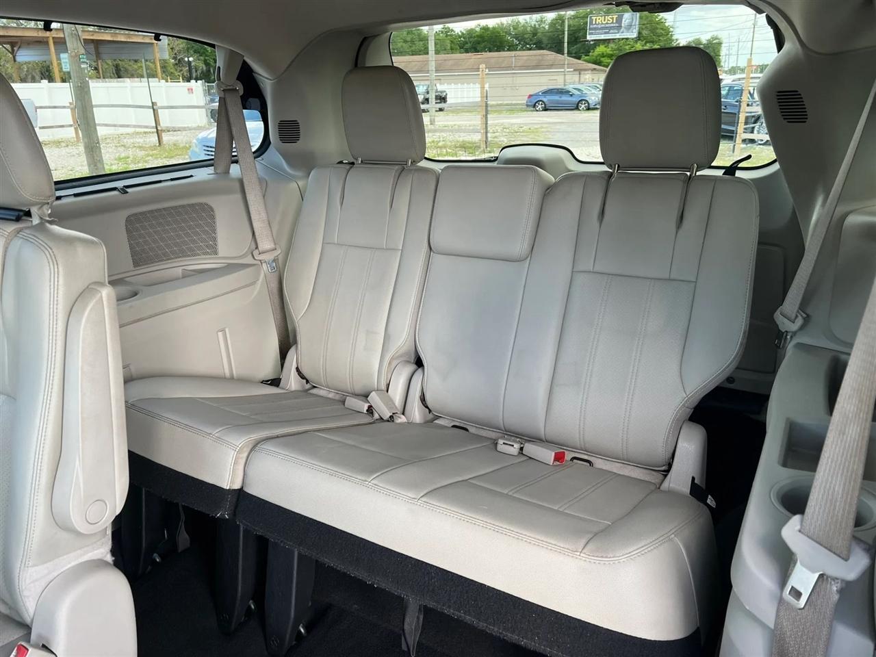 Chrysler Town & Country Touring-L 2013