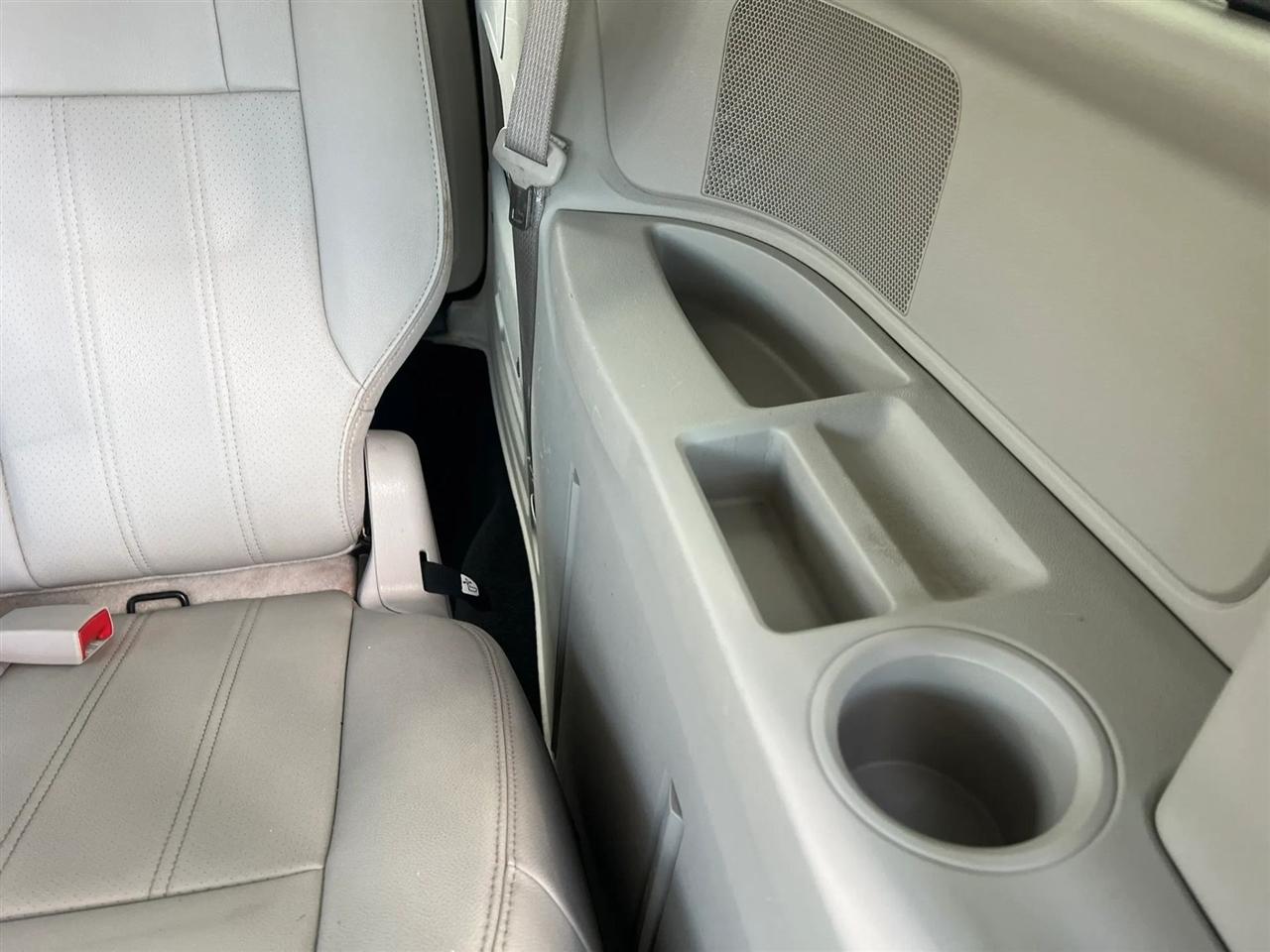 Chrysler Town & Country Touring-L 2013