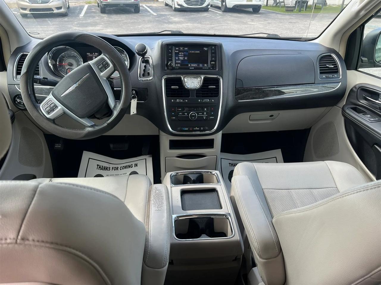 Chrysler Town & Country Touring-L 2013