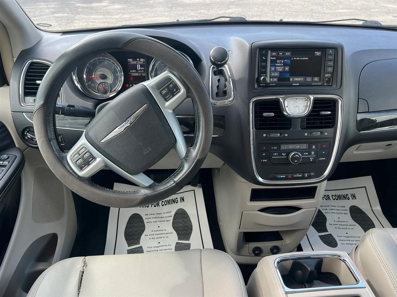 Chrysler Town & Country Touring-L 2013