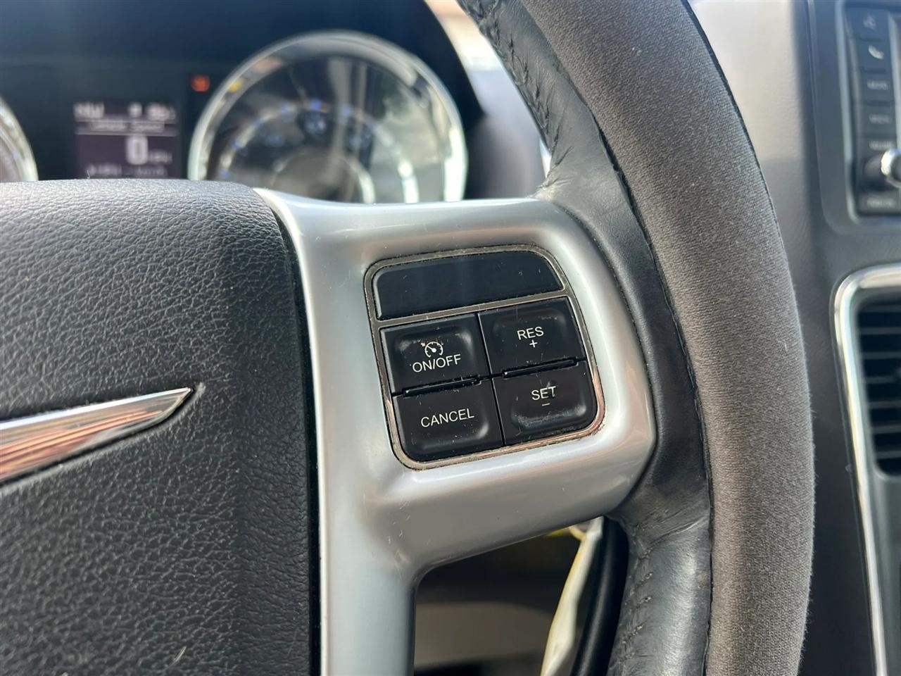 Chrysler Town & Country Touring-L 2013