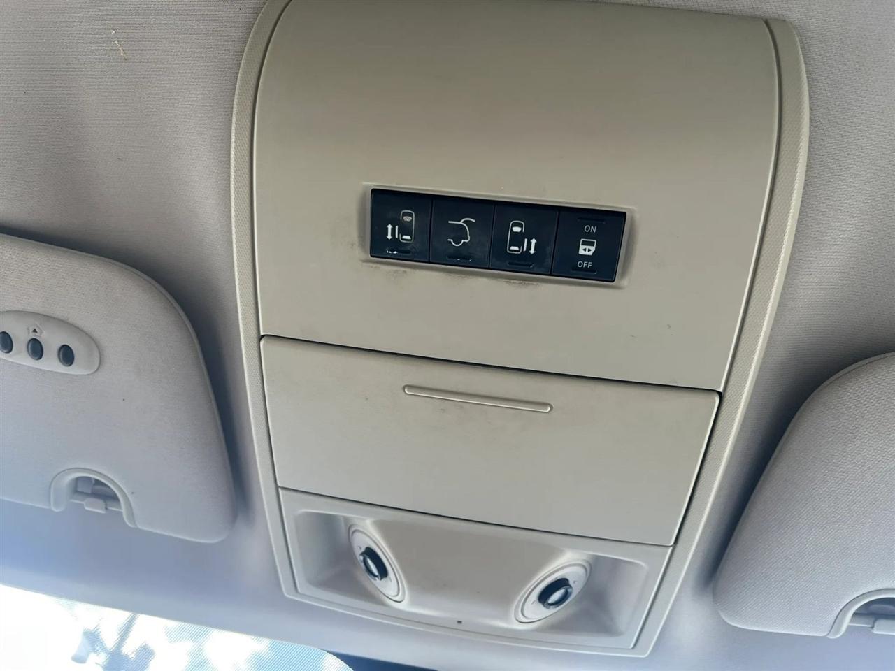 Chrysler Town & Country Touring-L 2013