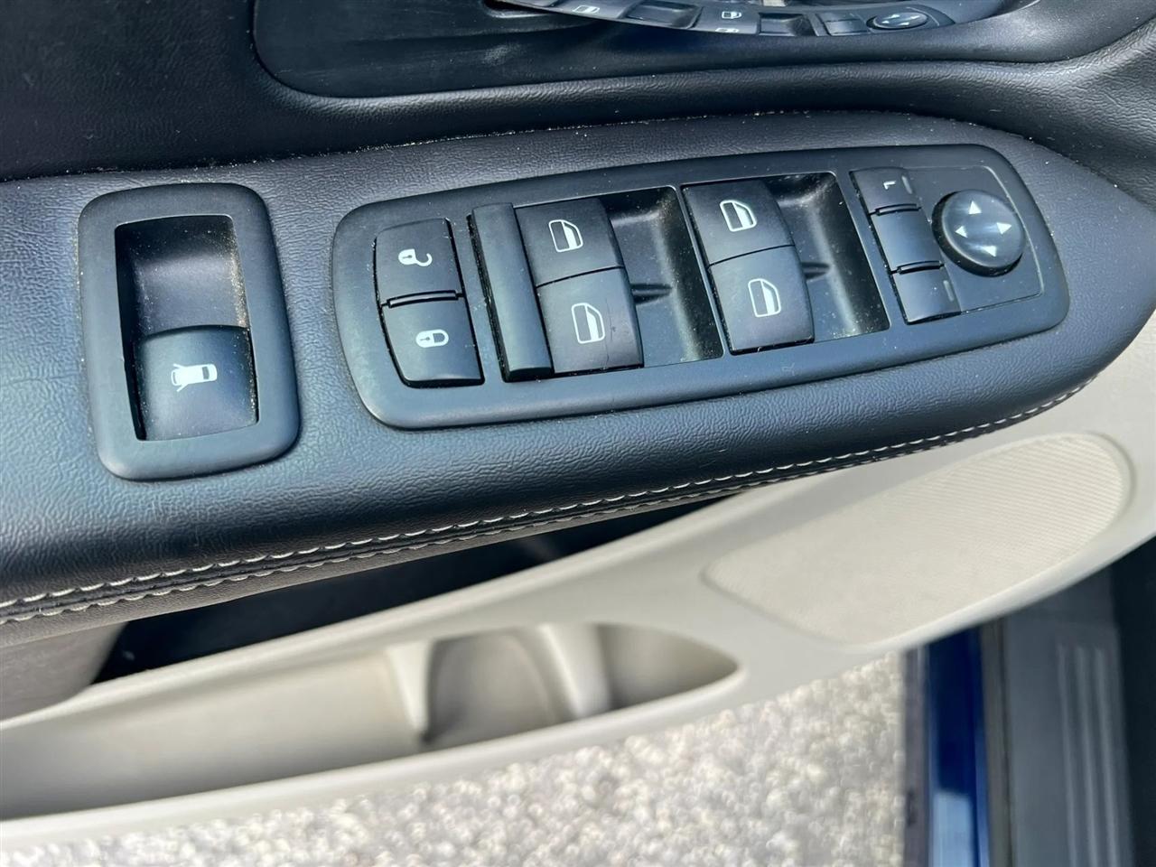 Chrysler Town & Country Touring-L 2013