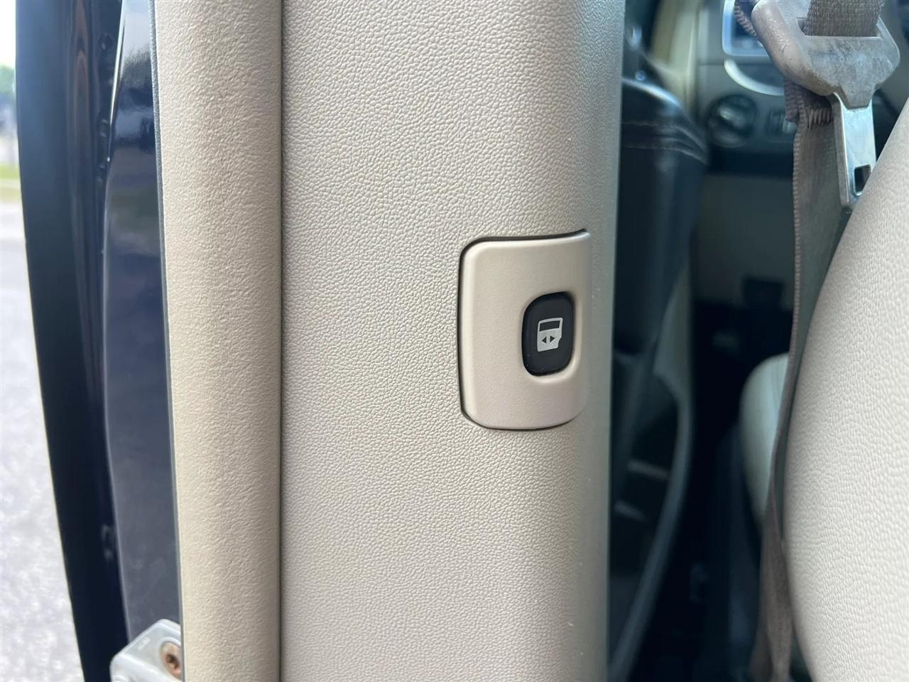 Chrysler Town & Country Touring-L 2013