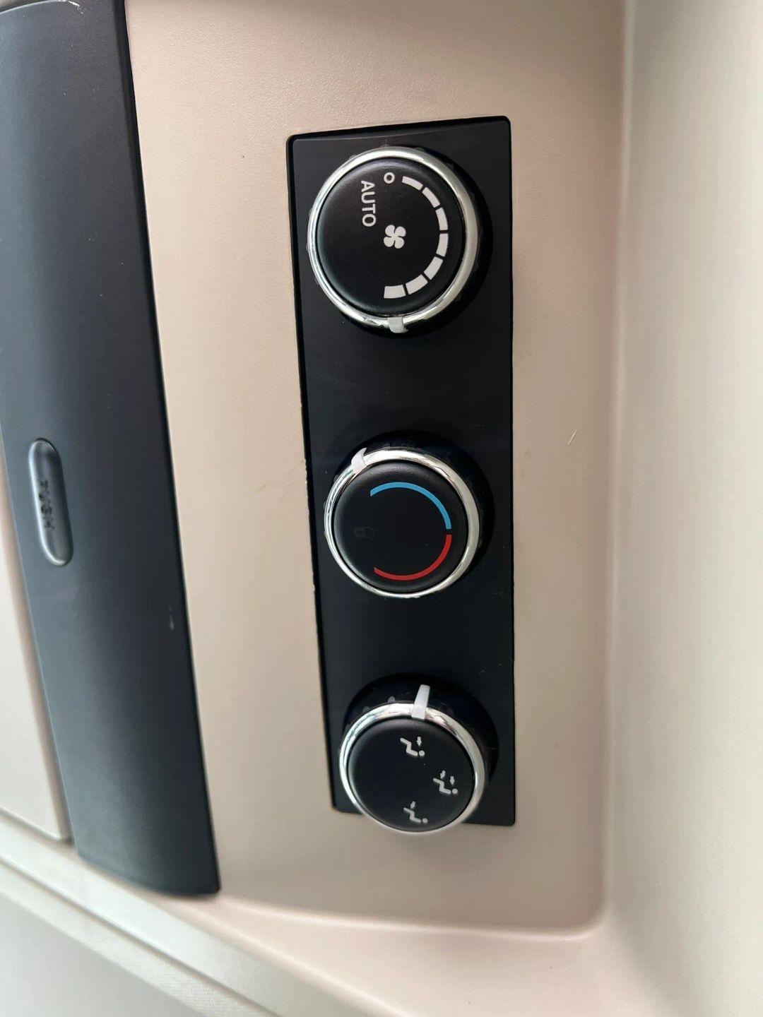 Chrysler Town & Country Touring-L 2013