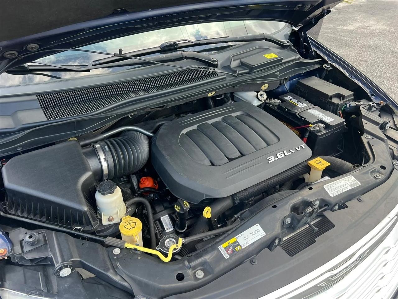 Chrysler Town & Country Touring-L 2013